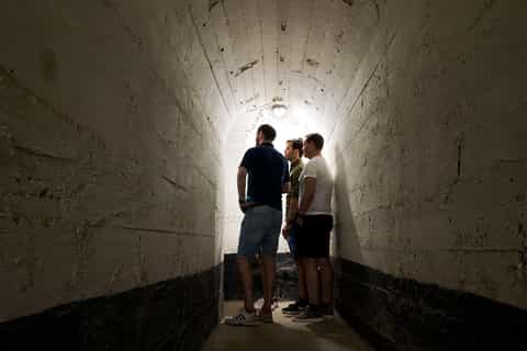 Belgrade: Fortress Underground & Dungeons Tour with Drink
