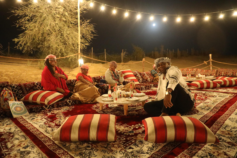 Dubaï : Réveillon du Nouvel An et dîner barbecue à Al MarmoomCélébrations avec dîner et activités