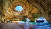 Portimão, Benagil Caves Dolphin Cruise met mariene bioloog - Housity