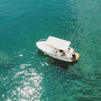 Portovenere, recorrido por barco privado guiado con aperiti - Housity