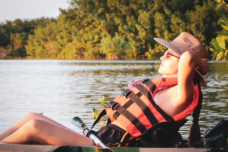 Cancun: Sunrise Kayak Adventure