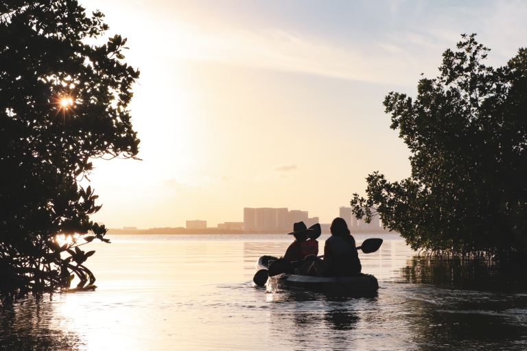 Cancun: kajakervaring bij zonsondergang in de mangroven