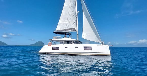 Mauritius: Liveonboard Catamaran Cruise around Mauritius