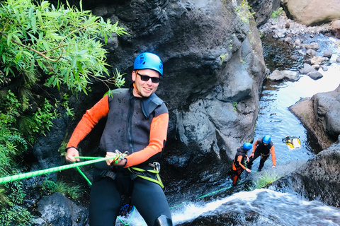 Madeira: &quot;Lokoloko&quot; Canyoning Niveau 2Funchal: halve dag canyoning voor beginners