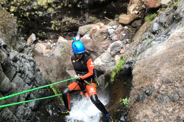 Madère : &quot;Lokoloko&quot; Canyoning Niveau 2Funchal : demi-journée de canyoning intermédiaire