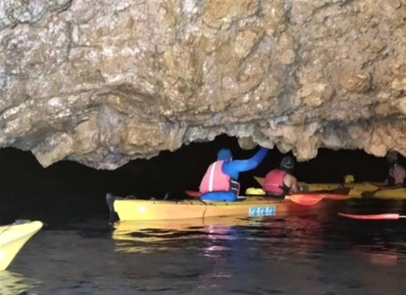 Lefkada: Kajaktur i den skjulte blå grotte med frokost og frugt