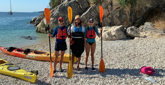 Lefkada: Agios Ioannis & Papanikolis Cave Kayak Tour