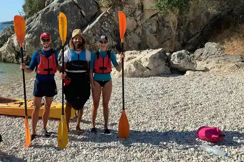 Lefkada: Agios Ioannis & Papanikolis Cave Kayak Tour
