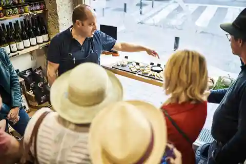 Lione: Tour gastronomico a piedi con una guida locale