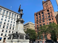 Montréal, East and West Old Montreal Guided Walking Tour - Hizvo