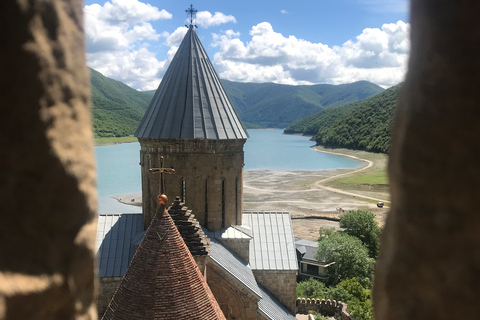 Da Tbilisi: Giro di Kazbegi - Zhinvali - Ananuri - GudauriKazbegi: tour da Tbilisi alle montagne del Caucaso