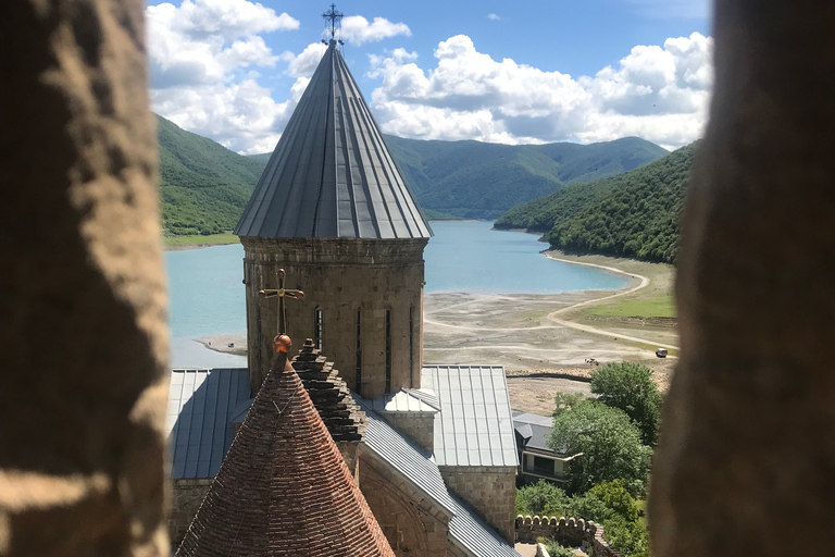 Da Tbilisi: Giro di Kazbegi - Zhinvali - Ananuri - GudauriKazbegi: tour da Tbilisi alle montagne del Caucaso