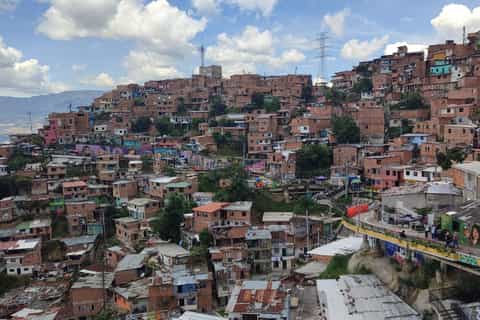 Medellin: Comuna 13 History & Graffiti Tour with Cable Car