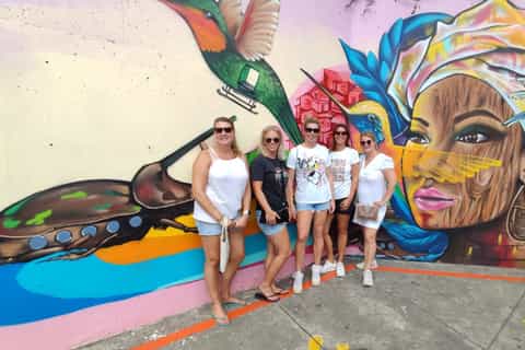 Medellin: Comuna 13 History & Graffiti Tour with Cable Car