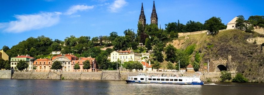Prag: Sightseeing-Bootsfahrt mit Kommentar