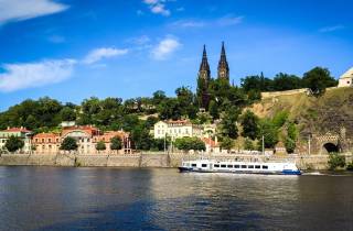 Prag: Sightseeing-Bootsfahrt mit Kommentar