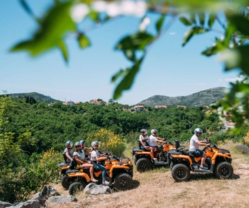 Dubrovnik: Aventura guiada en quad por el campo con brunch