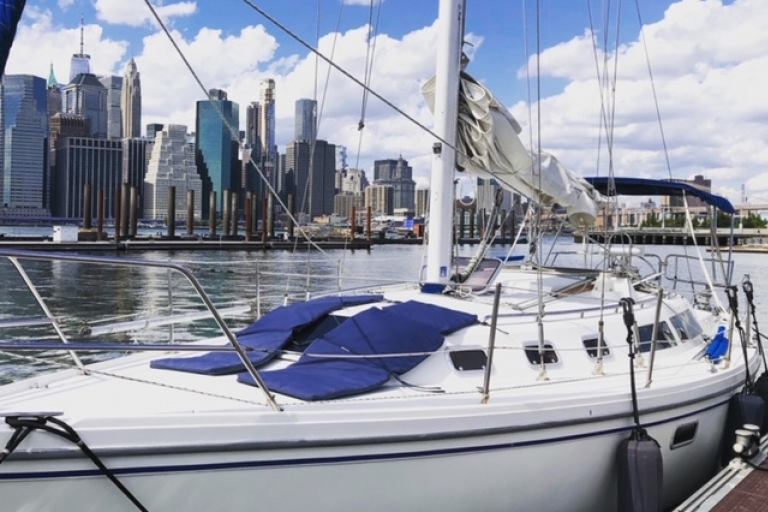 Zeiltocht New York met Brooklyn SailBrooklyn: privé NYC Sightseeing zeilbootcruise