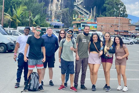 De Medellín: viagem diurna a Guatapé com El Peñol Rock e almoço