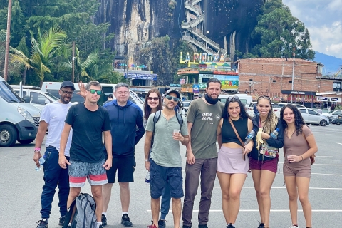 De Medellin: excursion d'une journée à Guatapé avec El Peñol Rock et déjeuner