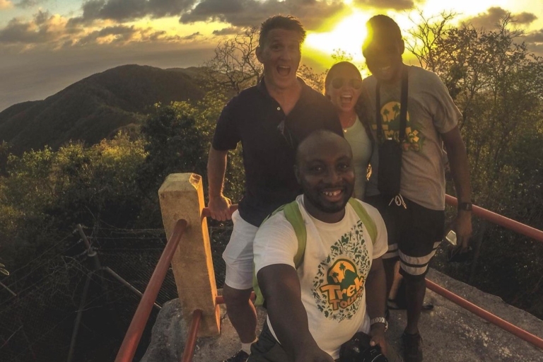 Antigua: begeleide ochtend- en zonsondergangwandelingenStinkende teen - zeer uitdagende wandeling
