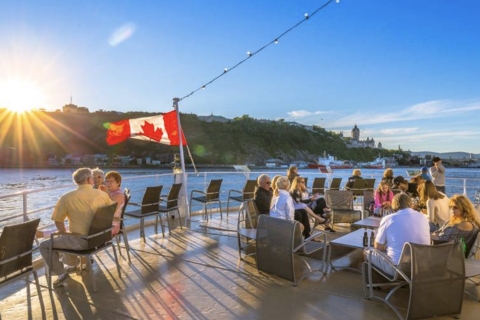 Québec: Evening Cruise with Live Entertainment