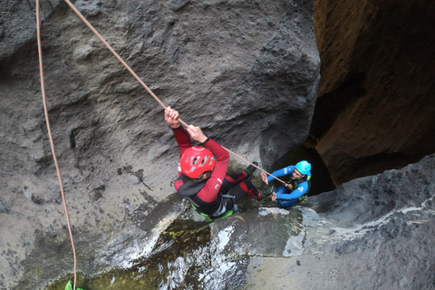 Tenerife: Experiência de Canyoning Guiada