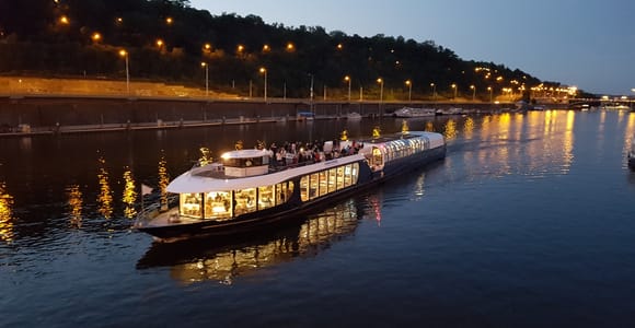 Prague: Dinner Cruise & City Tour with Pick-up & Drop-off