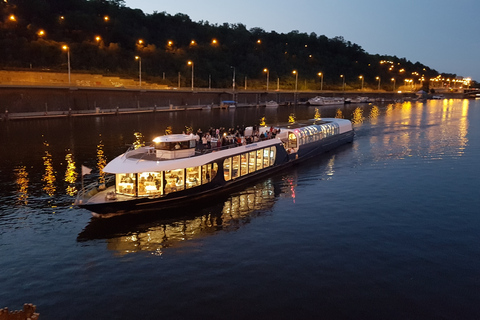 Praga: City Tour y cena crucero de 3 horas con recogida en el hotelPraga por la noche: 4 horas travesía de la cena y Microbús tour