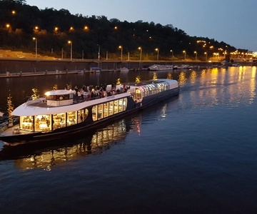 Prague: City Tour and Dinner Cruise with Hotel Pickup