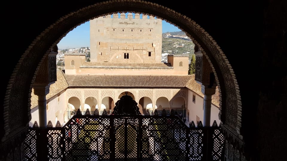 Granada: Visita Guidata Dell'Alhambra E Dei Palazzi Nasridi Di Notte ...