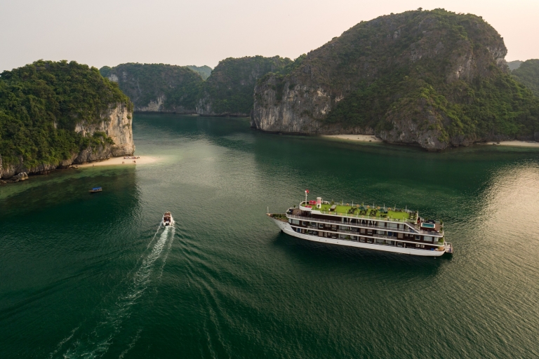 Hanoi: 2-dniowy luksusowy rejs po zatoce Lan Ha z kajakiemHanoi: 2-dniowy luksusowy rejs po zatoce Lan Ha Bay z kajakiem