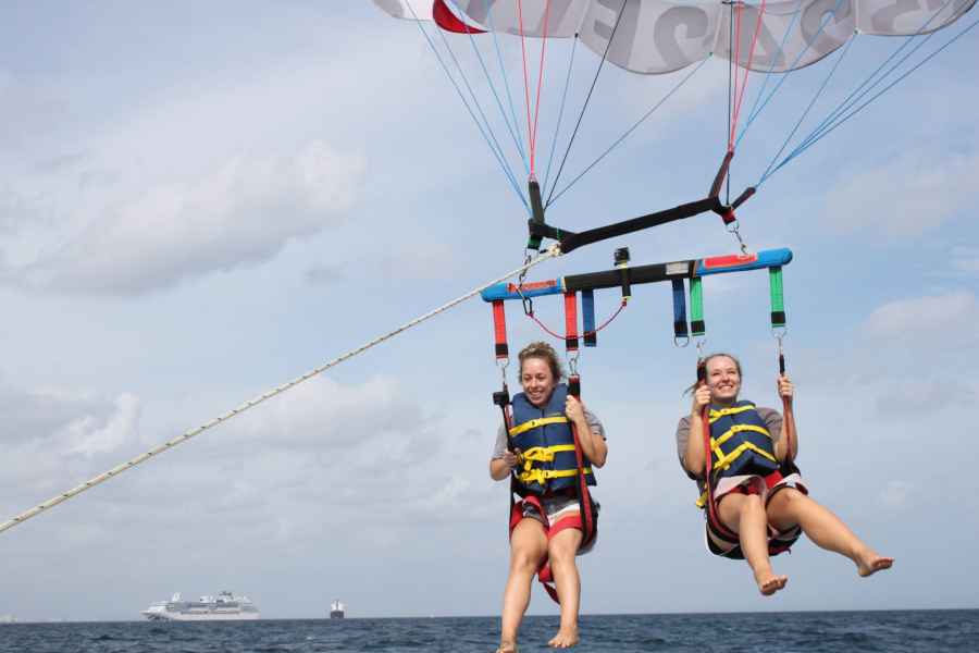 Fort Lauderdale: Hochfliegendes Parasailing-Abenteuer. Foto: GetYourGuide