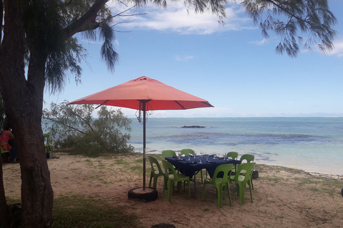 Depuis Blue Bay : excursion en hors-bord sur l'île aux Cerfs avec barbecue