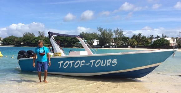 Five Islands Speedboat Tour from Blue Bay to Ile aux Cerfs