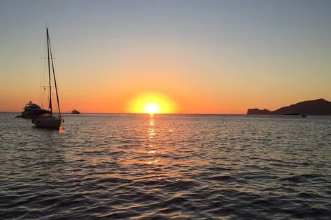 Baie de Fornells : Excursion en voilier au coucher du soleil