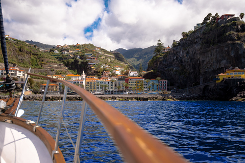 Ab Funchal: Segeltour durch die westlichen Buchten mit Mittagessen