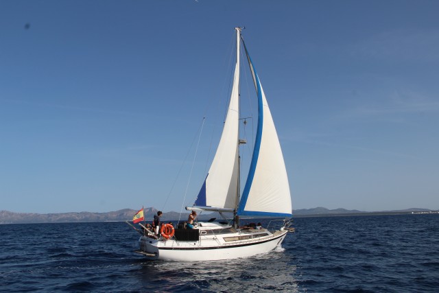 Visit Alcúdia: Sailing Trip on the Mallorcan Coast with Snack in Maiorca Settentrionale