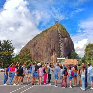 From Medellin: Guatape El Peñol with Boat, Breakfast & Lunch