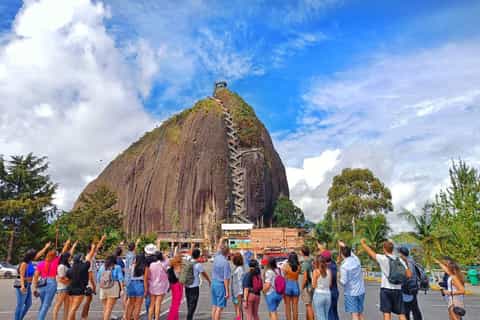 From Medellin: Guatape El Peñol with Boat, Breakfast & Lunch