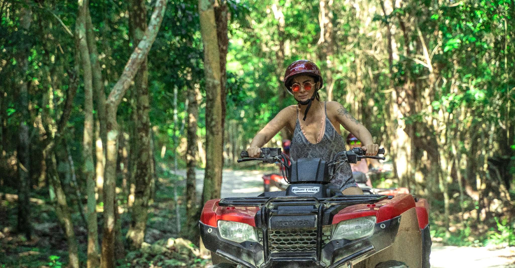 Cozumel, paseo a la Caverna de Jade, acceso al club de playa y almuerzo - Hizvo