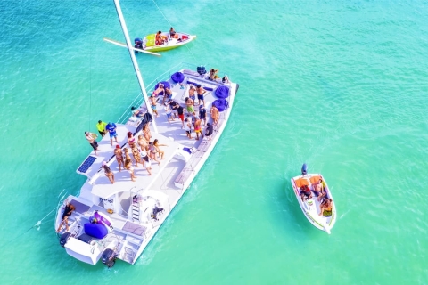 Zona de Punta Cana: crucero de fiesta con parapente y barra libre