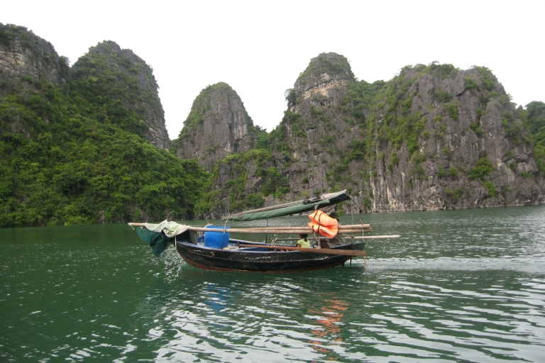 From Hanoi: Ha Long and Lan Ha Bay Cruise with Meals