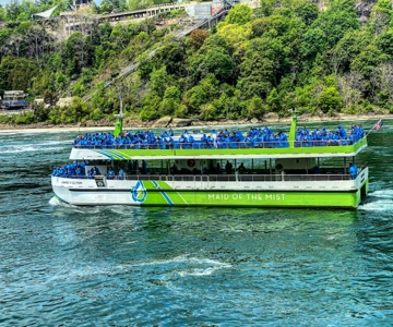 Niagara USA: Daredevil Walking Tour & Maid of Mist Boat Ride