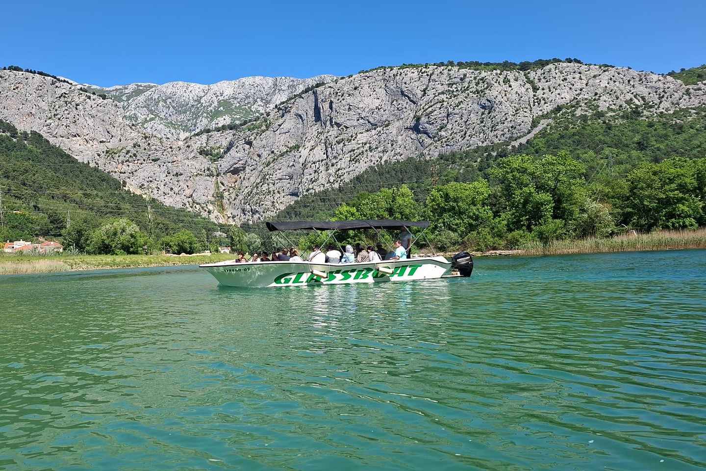 奥米什，克罗地亚：塞提纳河玻璃船巡游与啤酒花园体验