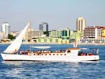 Nessebar : tour en bateau de 4 heures, y compris pêche, déjeuner et boissons
