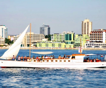 Nessebar: 4-Hour Boat Tour incl. Fishing, Lunch & Drinks