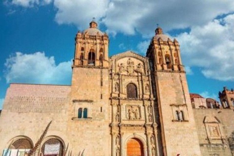 Oaxaca: Private Stadtführung mit lokalem Essensbuffet