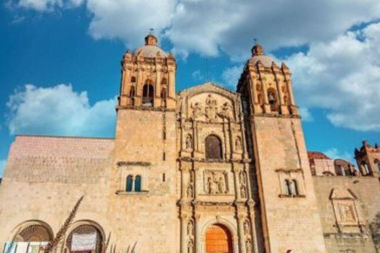 Oaxaca: Private Stadtführung mit lokalem Essensbuffet