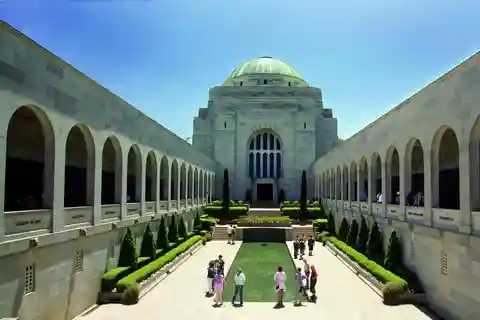 From Sydney: Canberra City Highlights and Floriade Day Tour